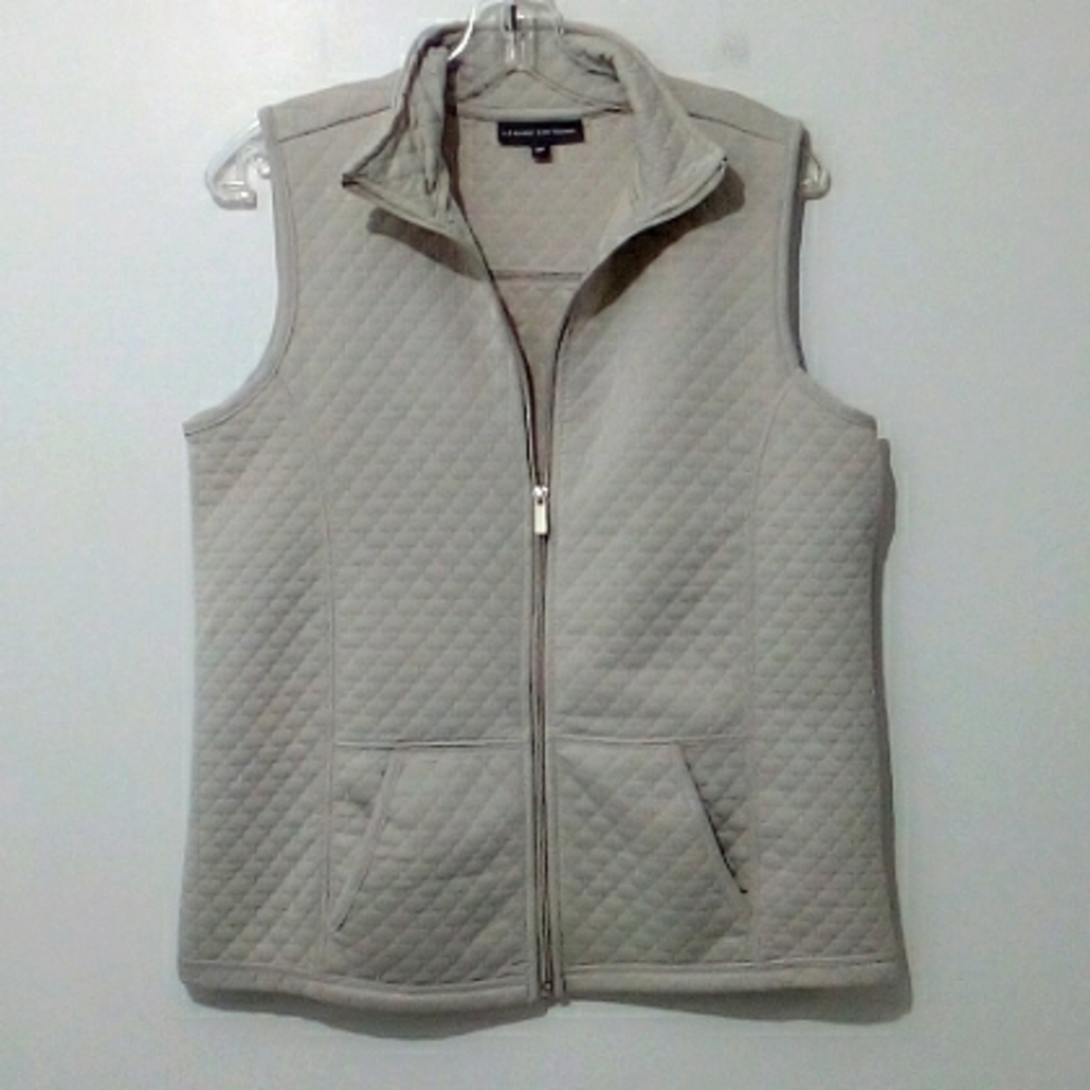 Classic Editions grey light weight quilted zipper front vest